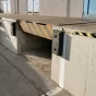 Černý gumový doraz na rampu FLOMA - 50 x 16,5 cm a tloušťka 10 cm