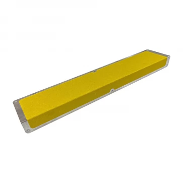Žlutý hliníkový protiskluzový nášlap na schody FLOMA Bolt Down Plate - 63,5 x 12 x 4,5 cm a tloušťka 1,6 mm