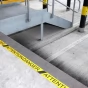 Černo-žlutá korundová protiskluzová páska s potiskem FLOMA Attention Danger - 18,3 m x 7,5 cm a tloušťka 0,7 mm