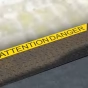 Černo-žlutá korundová protiskluzová páska s potiskem FLOMA Attention Danger - 18,3 m x 7,5 cm a tloušťka 0,7 mm