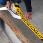 Černo-žlutá korundová protiskluzová páska s potiskem FLOMA Attention Danger - 18,3 m x 7,5 cm a tloušťka 0,7 mm