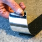 Černá korundová snímatelná protiskluzová páska FLOMA Standard Removable - 18,3 m x 10 cm a tloušťka 0,7 mm