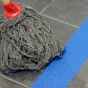 Modrá korundová voděodolná protiskluzová páska FLOMA Marine - 18,3 m x 10 cm a tloušťka 1 mm